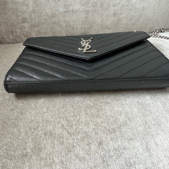 YSL CASSANDRE MATELASSÉ CHAIN WALLET IN GRAIN DE POUDRE EMBOSSED LEATHER - Picture 4 of 8